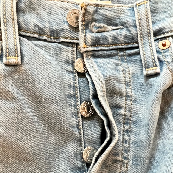 🛍FINAL SALE! No offers. Levi’s Wedgie Jeans - Picture 5 of 6